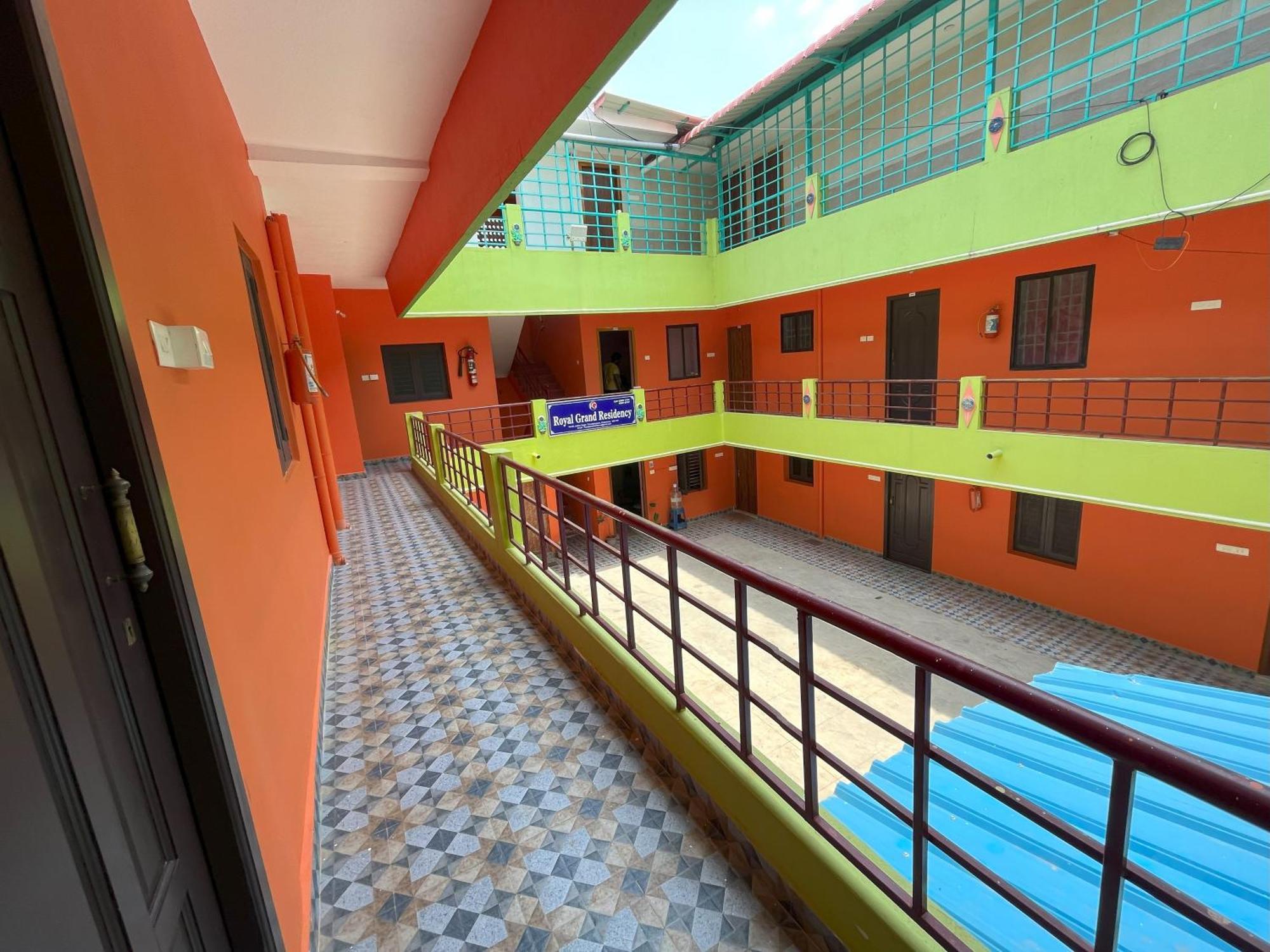 Appartamento Royal Grand Residency Pondicherry Esterno foto